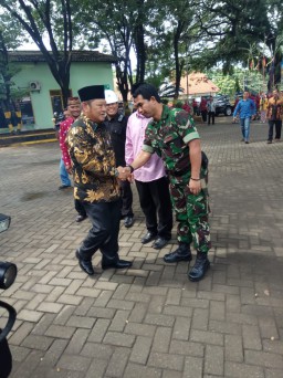Danramil 0816/07 Ikuti Acara Prosesi Buka Giling tebu PTPN X Krembung.