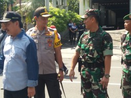 Dandim 0816/Sidoarjo dampingi Wabup pantau pengamanan Mayday di Sidoarjo