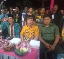 Kesenian ludruk menjadi hiburan acara Ruwah Desa warga Desa Pilang Kec Wonoayu wilayah Koramil 0816/13