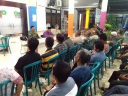 Babinsa Koramil 0816/16 aktifkan siskamling di Desa Berbek Waru