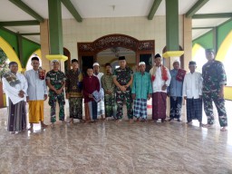 Komandan Koramil 0816/13 Wonoayu Melaksanakan Safari Jumat Di Wilayah Binaanya