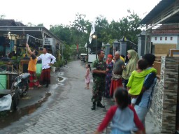 Babinsa Ramil 04/Porong jalin komunikasi dengan warga binaannya