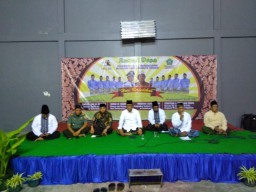 Anggota Koramil 0816/16 Waru bersama Forkopimka hadiri ruwat desa Tambak Sumur Kecamatan Waru