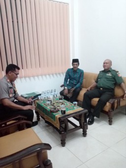 Danramil 0816/12 Prambon dan Kapolsek Prambon bersama kenali Profil Desa