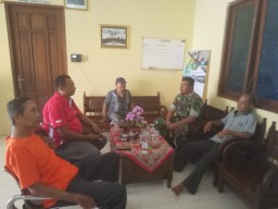 Babinsa 0816/07 laksanakan komsos di Desa Tanjek Wagir