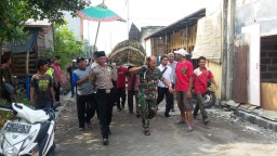 Babinsa Bluru Kidul Takziah kepada warga binaannya