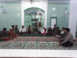 Babinsa lajuk beserta Forkopimka Kec. Porong hadiri Safari Ramadhan di masjid Baitu Rohmah lajuk barat