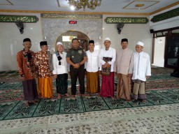 Danramil 0816/ 13 Wonoayu Dan Anggotanya gelar Safari Jumat