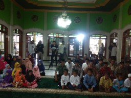 Indahnya Berbagi Keceriaan Bersama Anak Yatim Piatu di Masjid Al Abror Tanggulangin