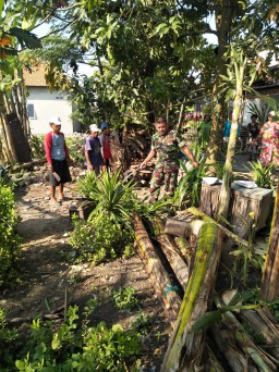 Wujudkan Lingkungan Bersih, Babinsa Ramil 0816/13 Wonoayu Laksanakan Karya Bhakti