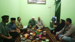Babinsa Desa Tanjek Wagir Anjangsana ke Rumah Tokoh Masyarakat.