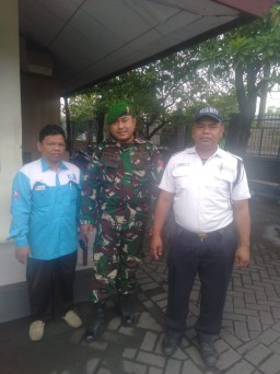 Babinsa Desa Pilang Koramil 0816/13 Wonoayu Melaksanakan Komunikasi Sosial