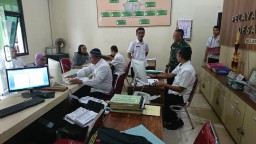 Babinsa 0816/16 Waru tidak bosan sambangi desa tropodo waru