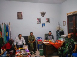 Danramil 0816/12 Prambon bersilahturahmi dengan Kepala Desa Kajartengguli
