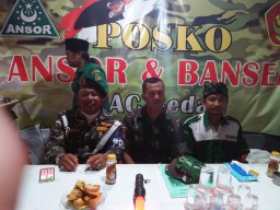 Babinsa 0816/18 Sedati dan Forkopimka hadiri Monitoring Posko Ramadhan GP Ansor-Banser Kec Sedati.