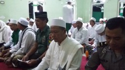 Babinsa Serka Sukaeri Koramil 0816/09 Krian hadiri Kajian Hikmah Romadhon dan Qiyamul Lail