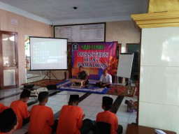 Danramil 0816/18 Sedati Memberi Materi Wasbang Di Acara Pesantren Kilat Ramadhan.