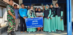 Babinsa Ramil 0816/05 Tulangan bantu An-Naafi’u dan SYD Sidoarjo salurkan bantuan kepada kaum duafa wilayah Tulangan