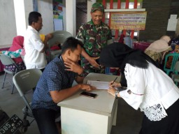 Babinsa Koramil 0816/08 Jabon menghadiri Musyawarah Terbuka Keterwakilan Perempuan dalam acara Pemilihan dan Penetapan Pengisian Keanggotaan BPD