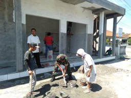 Babinsa Koramil 0816/13 Wonoayu Dukung Keberadaan Bangunan Bumdes Desa Lambangan