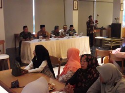 Danramil 0816/18 Sedati Hadiri Undangan Buka Puasa Bersama dengan GM Resto MM Desa Sedati Gede.