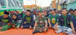 Koramil 0816/16 waru hadiri acara bukber dan satunan anak yatim bersama bonek mania di desa wedoro waru.