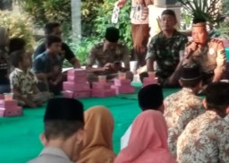 Jalin Keakraban dengan Warga, Babinsa Hadiri Buka Puasa Bersama.