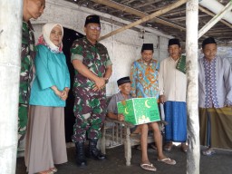 Danramil 0816/13 Wonoayu Kapten Inf Kabul Tarmanto laksanakan Safari Jum at.