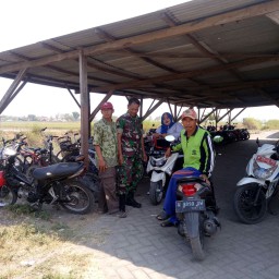 Babinsa Ramil 0816/08 Jabon komsos dengan masyarakat binaannya