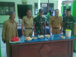 Anggota Koramil 0816/08 Jabon Melaksanakan Halal Bi Halal Di Pendopo Kec Jabon.