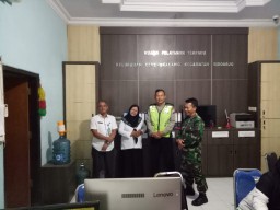 Babinsa Koramil 0816/01 melaksanakan halal bihalal dengan perangkat kelurahan Cemengkalang