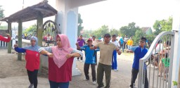Babinsa Koramil0816/10 Balongbendo dengan Forkopimka melaksanakan senam SKJ