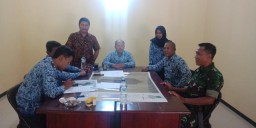 Babinsa Desa Plosan Koramil 0816/13 Cek Data Jumlah Penduduk Dan Batas Desa Binaan