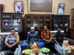 Bati Tuud Koramil 0816/15 Sukodono Silaturrohim Ke Ponpes Bahrul Hidayah