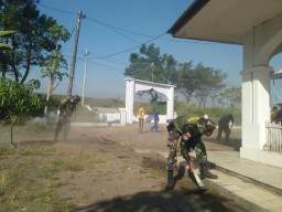 Kerja Bakti Koramil 0816/08 Jabon Bersama Polsek dan Masyarakat di Masjid Baitul Sholikin.