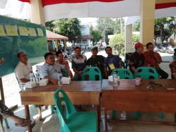 Anggota Babinsa 0816/13 Wonoayu Pantau Pemilihan BPD di Wilayah Binaannya