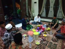 Babinsa 0816/08 Jabon Menghadiri Tasyakuran Di Rumah Warga Binaannya