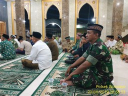 Anggota Koramil 0816 /13 Babinsa Desa Jimbaran Kulon Hadiri Pengajian Lailatul ijtima dalam Rangka Halal Bihalal