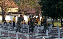 Koramil 0816/01 Kota Sidoarjo bersama Polres Sidoarjo kerja bakti memperingati HUT Bhayangkara ke 73.