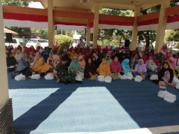 Babinsa Desa Wonoayu Ramil 0816/13 hadiri pengajian rutin di Desa binaan