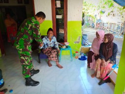 Babinsa Ramil 0816/13 Anjangsana ke Rumah Warga Desa Binaan