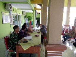 Babinsa Koramil 0816/13 Wonoayu Kawal Program Jalin Matra