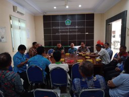 Babinsa koramil 0816/01 Serma Samsul Arifin menghadiri Mediasi pembangunan Tower.