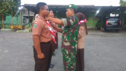 Penyematan Brevet/Wing Pengembara dari Koramil 0816/18 Sedati Kepada Anggota Pramuka Saka Wira Kartika.