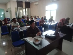 Pelda Supriono dan Serma Suprayitno Menghadiri Rapat Kordinasi Pembentukan Panitia HUT RI ke 74 di Kec Prambon