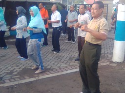 Danramil 0816/01 Sidoarjo Kota senam bersama Forkopimka Sidoarjo
