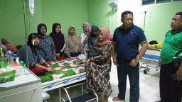 Danramil 0816/13 Wonoayu Besuk Istri Anggotanya Sakit