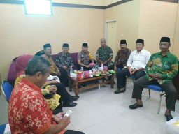 Serka Junaidi Babinsa Koramil 0816/18 Komsos dengan Forkopimka Sedati