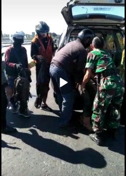 Sikap Mulia Babinsa 0816/13 Wonoayu membantu Pertolongan Pada Laka Lalin