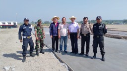 Babinsa Koramil 0816/08 Jabon Komsos Dengan HRD PT New Asia Internasional Kawasan Industries Sidoarjo.